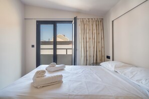 1 bedroom, bed sheets