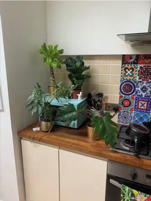 Private kitchen - Cozy, family-friendly 3-bedroom cottage in Headington (Headington)