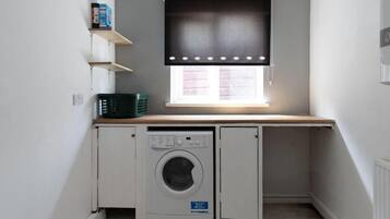 House, 2 Bedrooms, Garden View | Laundry