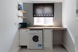 Hus, 2 soverom, hageutsikt | Klesvask