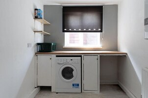 House, 2 Bedrooms, Garden View | Laundry