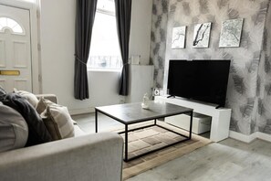 House, 2 Bedrooms, Garden View | Living room