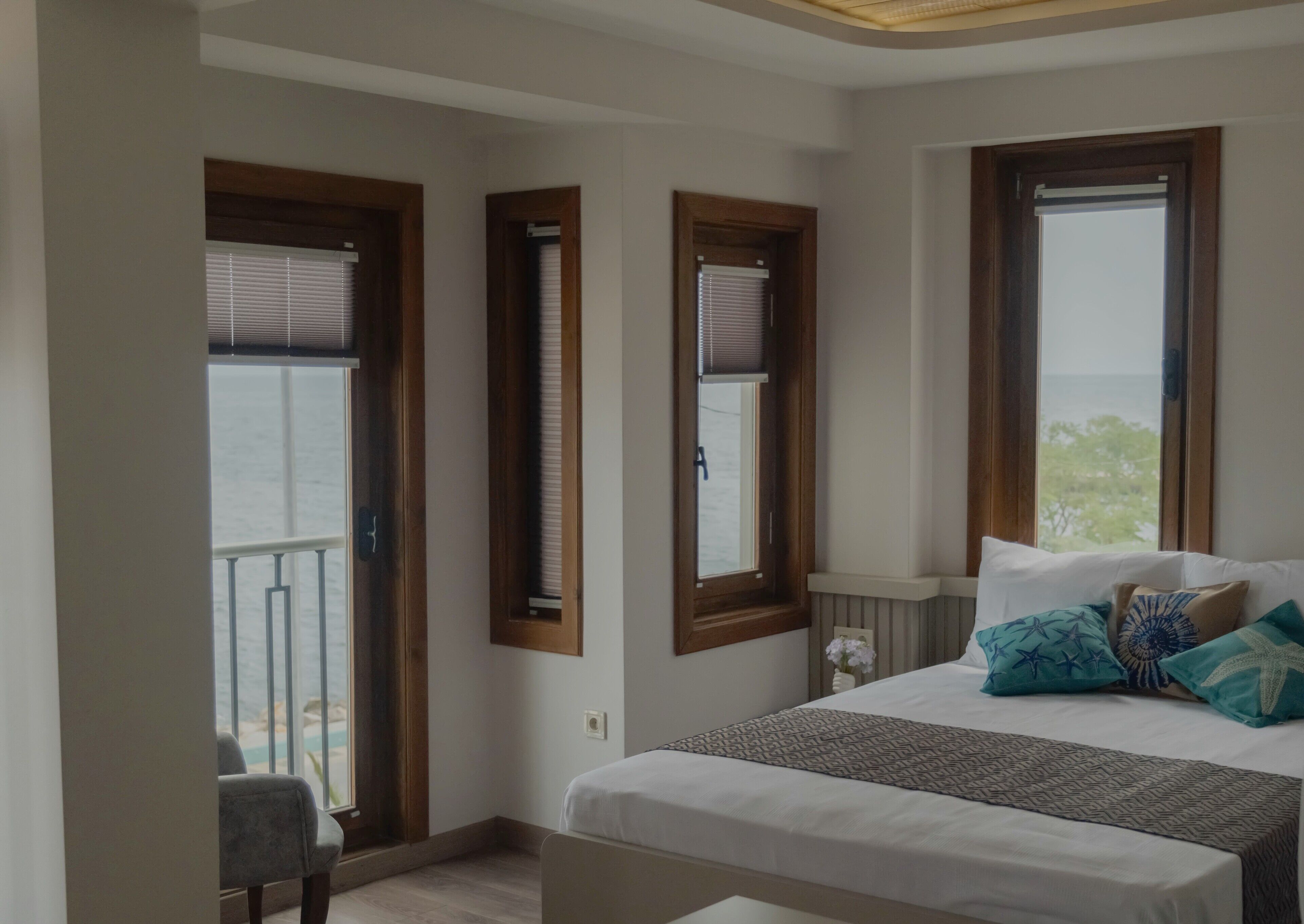 Family Triple Room, Sea View | Bed sheets