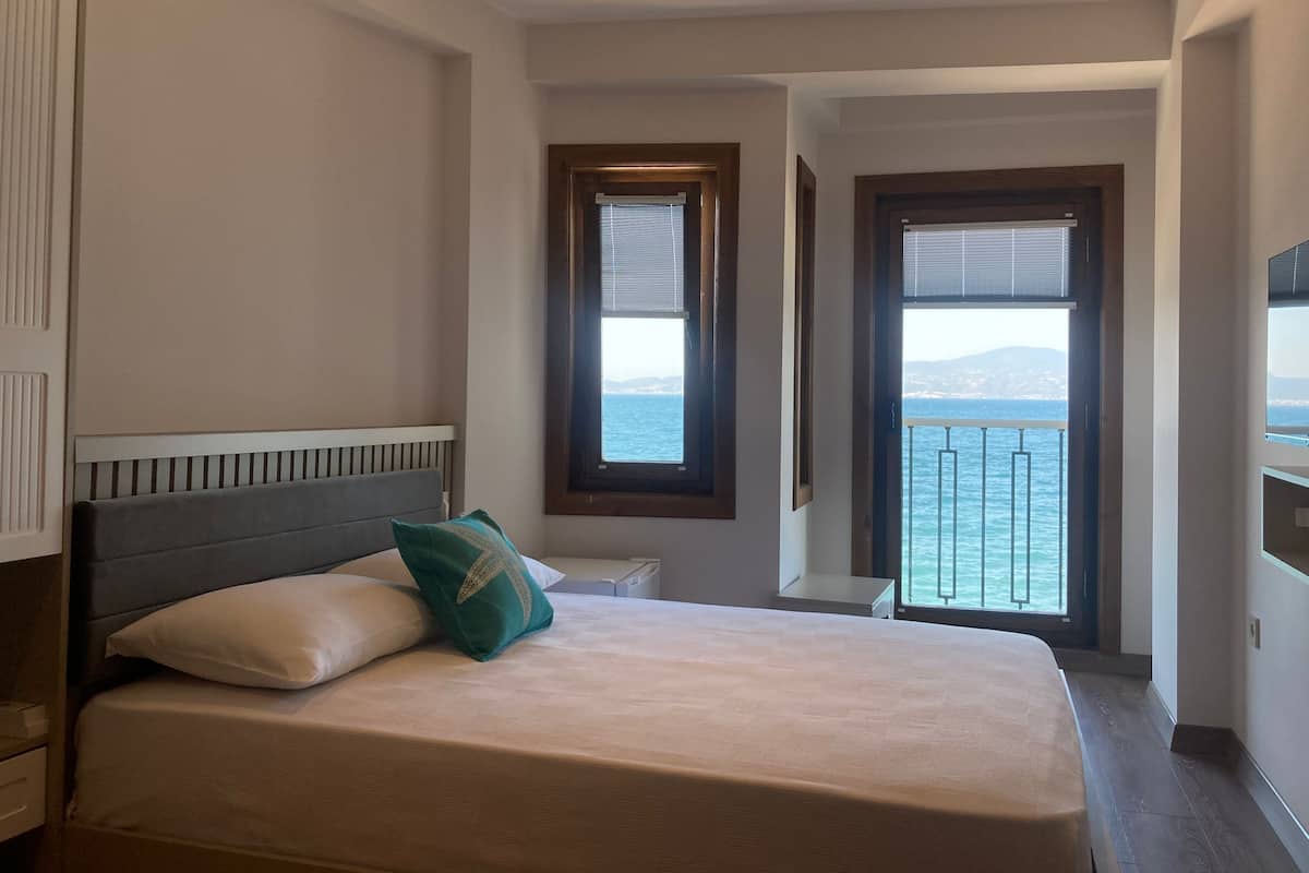 Habitación doble Confort, vista al mar | Ropa de cama