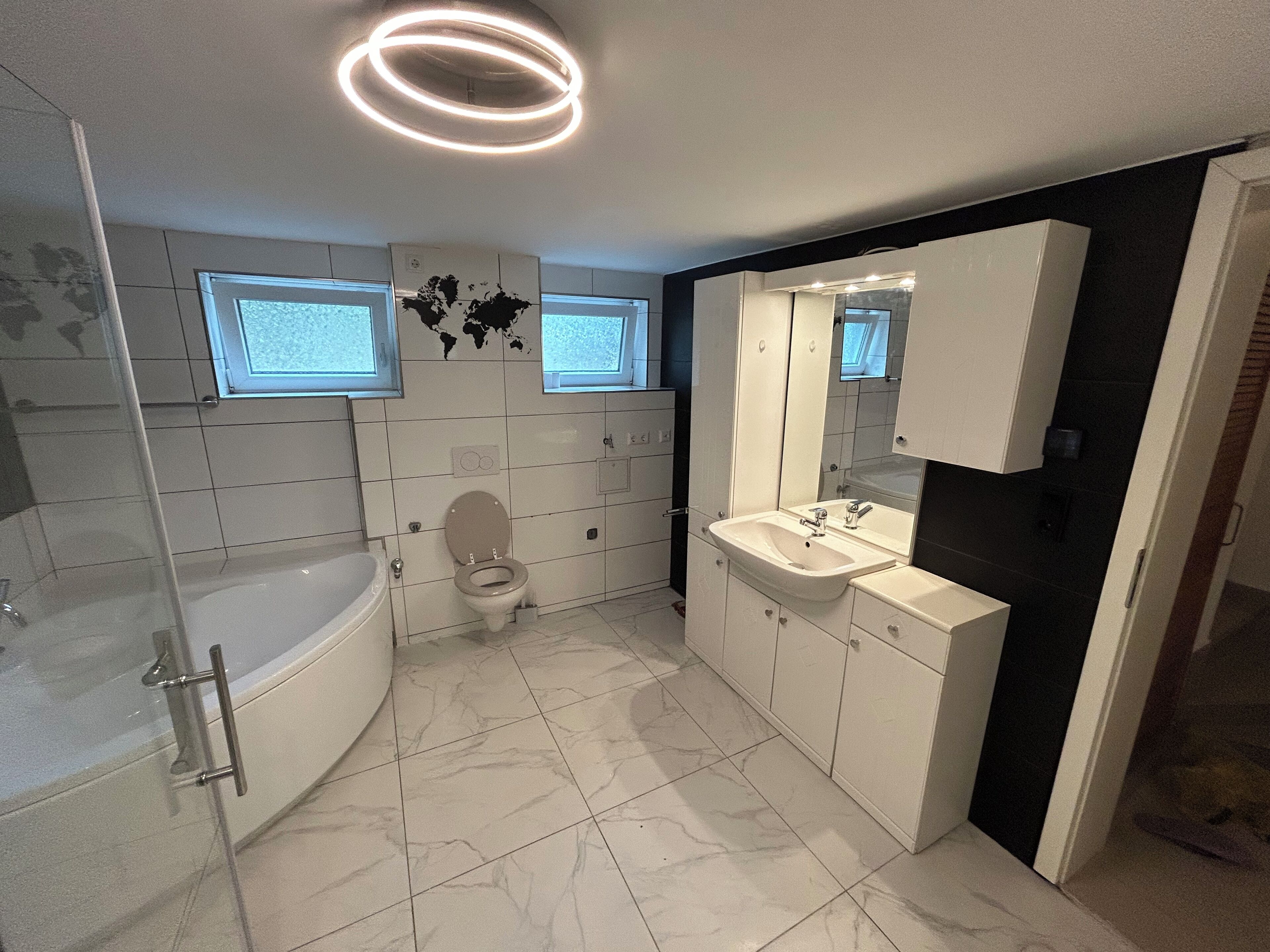 Dusche, Haartrockner, Bidet, Handtücher