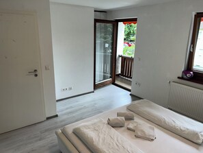 Ferros/tábuas de passar roupa, Wi-Fi, roupa de cama
