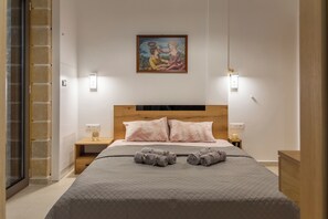2 bedrooms, iron/ironing board, WiFi