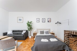 4 bedrooms, iron/ironing board, Internet, bed sheets