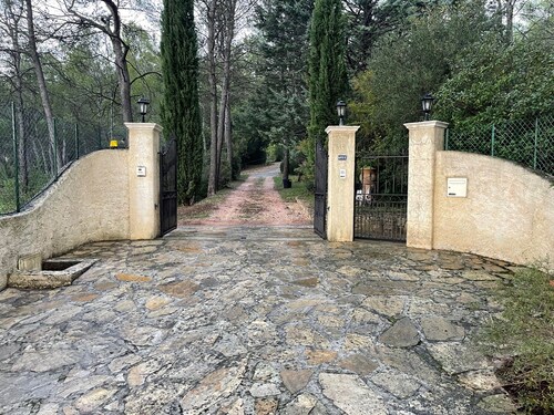 Villa Provencale avec piscine et grand jardin, idéal pour les familles