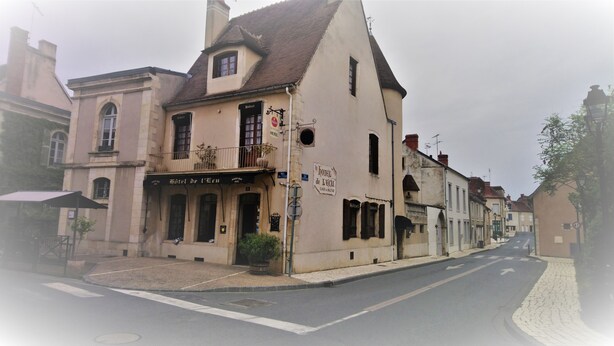 Front of property - l'authentique (Saint-Amand-Montrond)