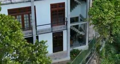 Smart Single Room with Private Toilet