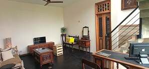 Televisor intel·ligent i llibres