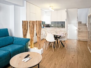 Apartment, 3 Bedrooms, Patio, Ocean View | Living room