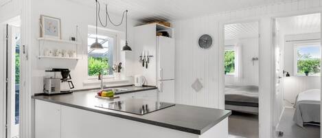 Fridge, microwave, dishwasher, cookware/dishes/utensils