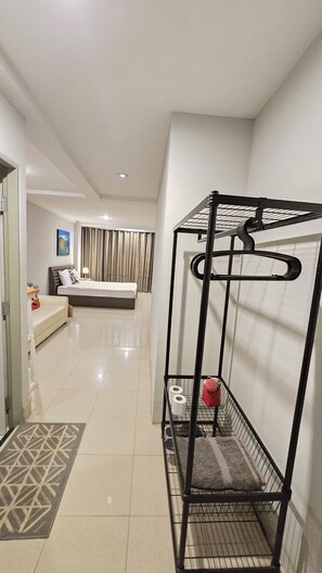 Deluxe Single Room, City View | Room amenity - Take time house (Chiang Mai)
