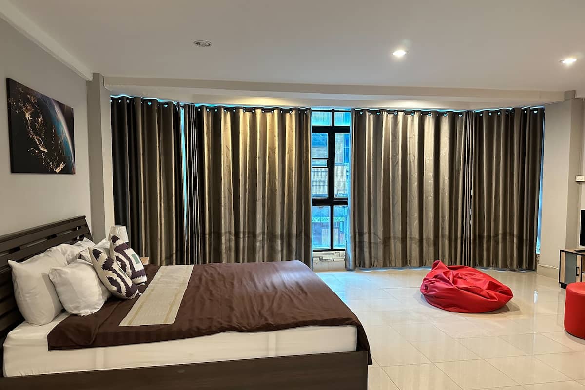 Deluxe Single Room, City View | Free WiFi