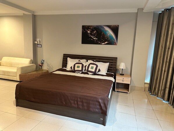 Deluxe Single Room, City View | Free WiFi