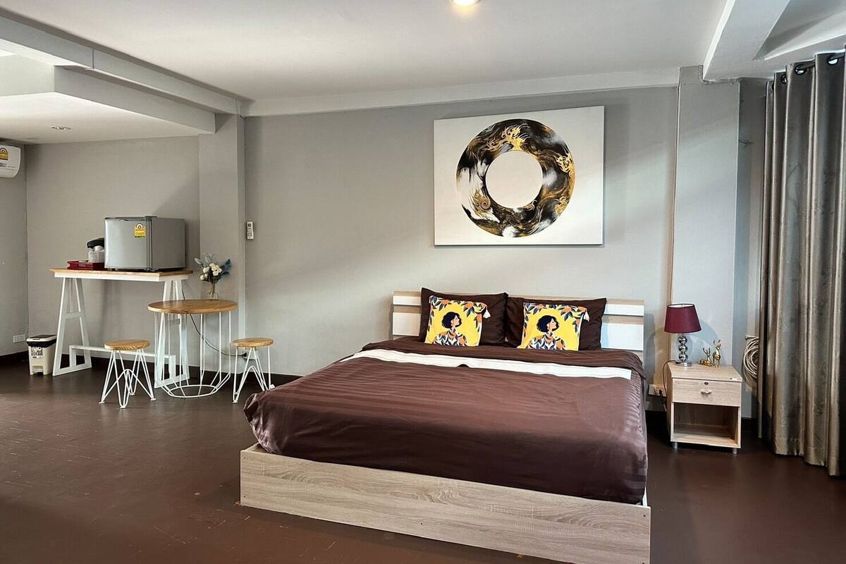 Deluxe Single Room, City View | Free WiFi