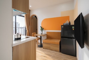 Appartement, 1 chambre, vue sur la ville | Minibar, accès au Wi-Fi (inclus), literie fournie