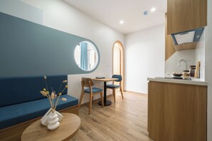 Appartement, 1 chambre, balcon | Minibar, accès au Wi-Fi (inclus), literie fournie