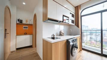 Apartment, 1 Bedroom, City View | Private kitchen