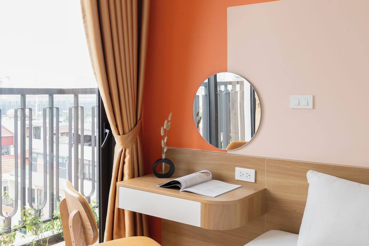 Minibar, free WiFi, bed sheets