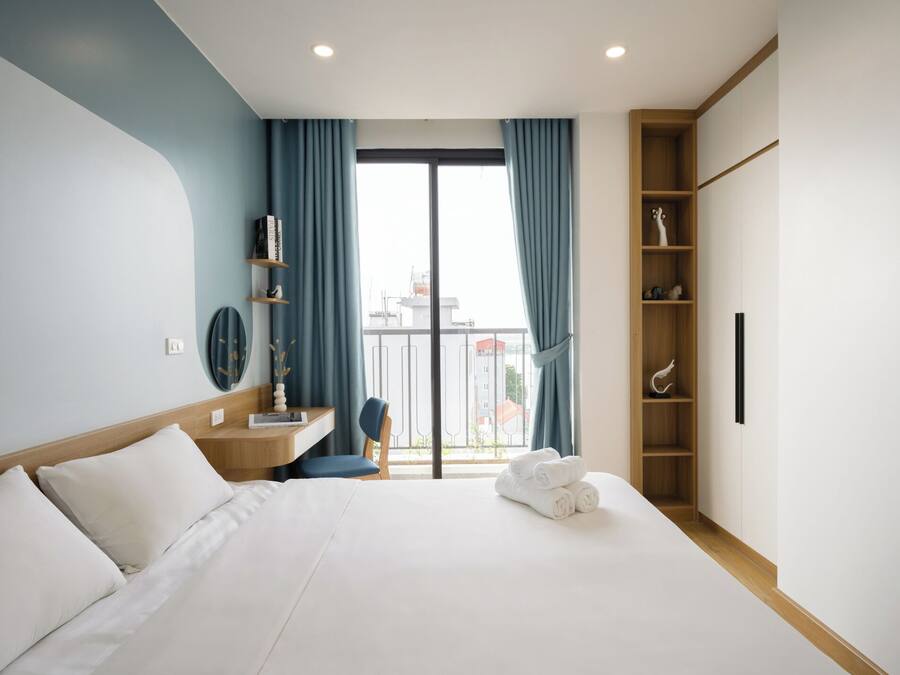 Minibar, wifi gratis y ropa de cama