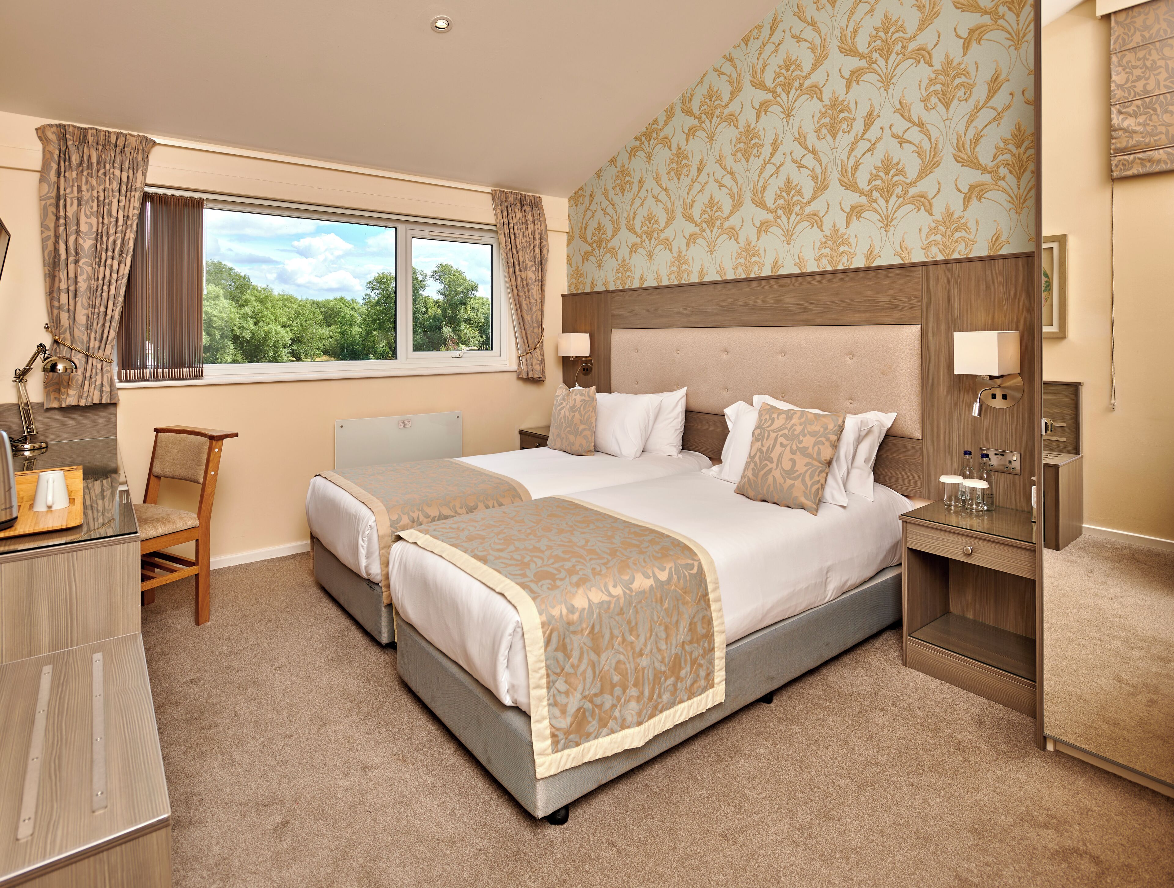 Deluxe Double or Twin Room, Lake View | Select Comfort beds, in-room safe, desk, free WiFi