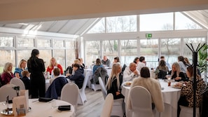 Breakfast, lunch and dinner served -  Lakehurst Park (Milton Keynes)