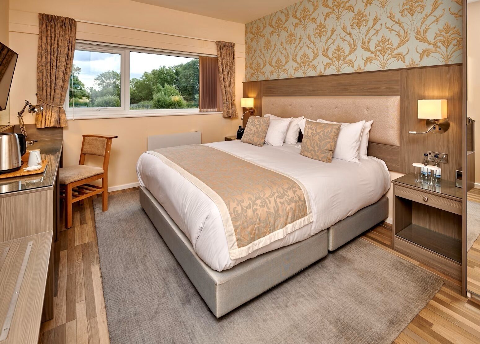 Select Comfort-bedden, een kluis op de kamer, een bureau, gratis wifi