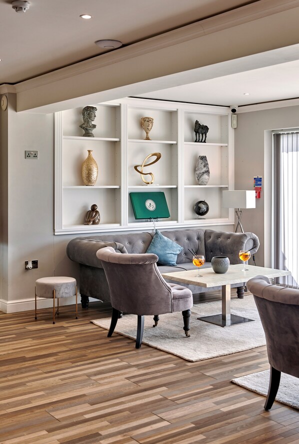 Lobby lounge -  Lakehurst Park (Milton Keynes)