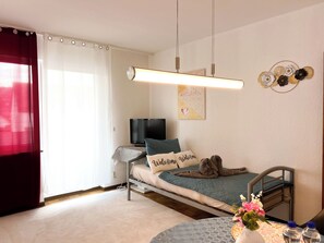 1 habitación, acceso a internet y ropa de cama