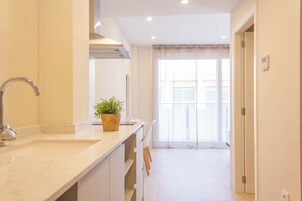 标准开间套房, 阳台, 城市景观 | 免费 WiFi