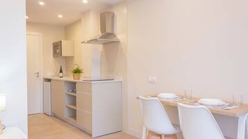 Suite estudio estándar, balcón, vistas a la ciudad | Wifi gratis