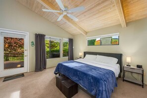 3 bedrooms, desk, WiFi, bed sheets