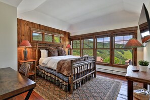 4 bedrooms, iron/ironing board, free WiFi, bed sheets