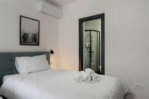 5 bedrooms, iron/ironing board, Internet, bed sheets - Villa Vrata (Vrata)