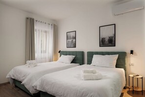 5 bedrooms, iron/ironing board, internet, bed sheets - Villa Vrata (Vrata)