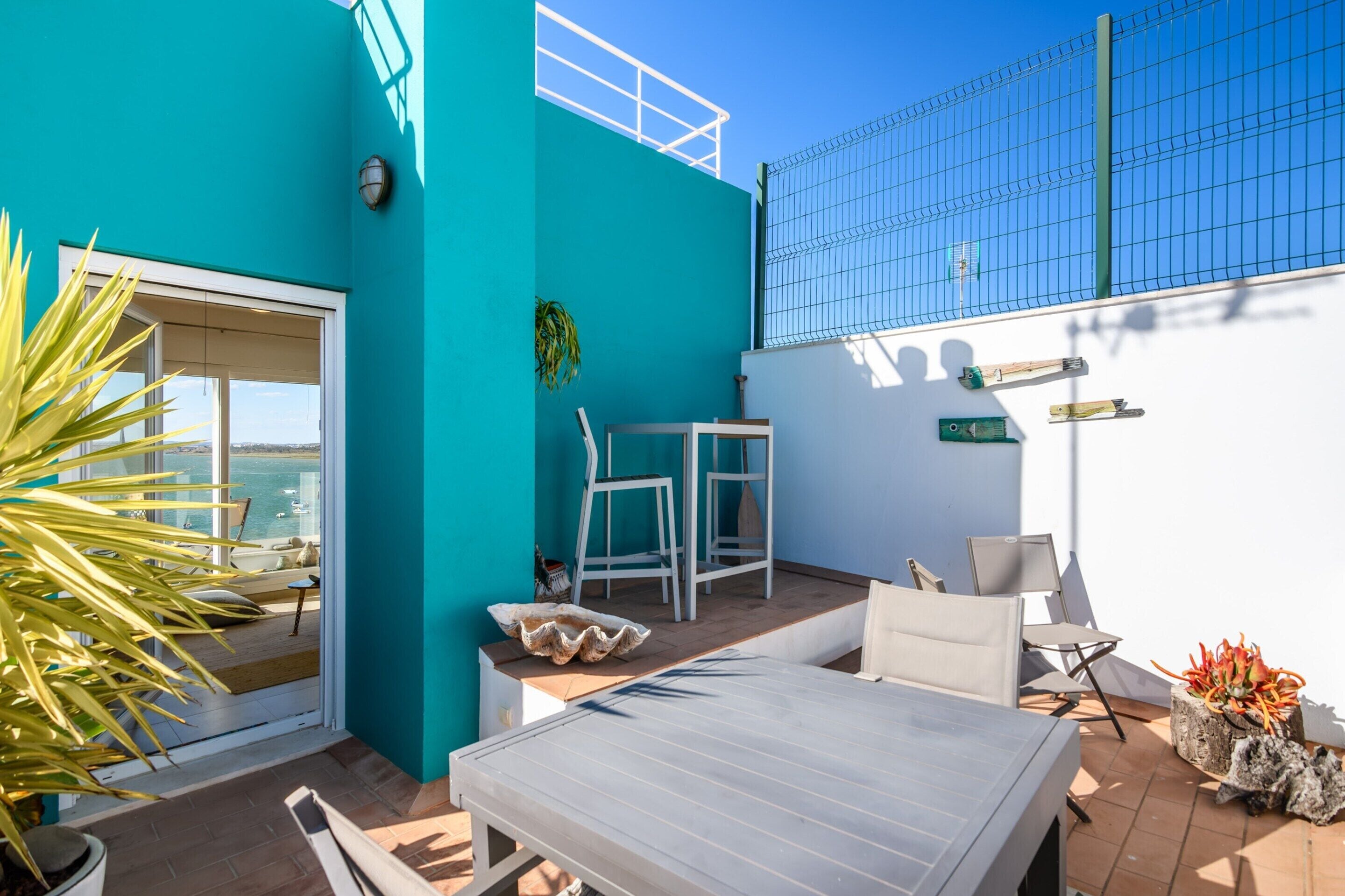 Apartment | Outdoor dining