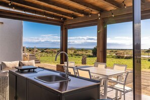 House, 2 Bedrooms | Private kitchen