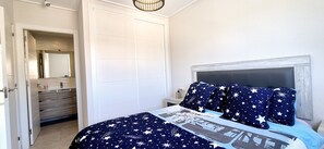 2 bedrooms, iron/ironing board - Beachside Apartment With Sauna (Torrevieja)