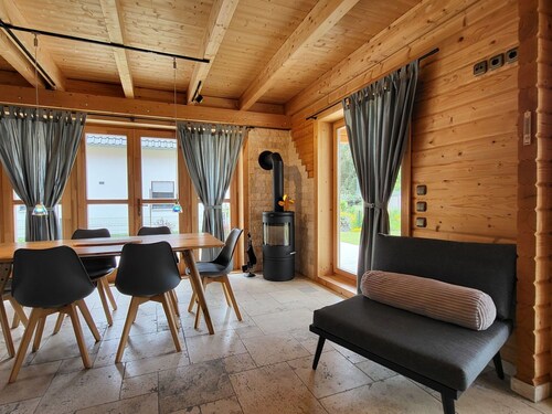 Wunderbares alleinstehendes Ferienhaus für 6 Gäste mit  W-LAN, Terrasse und Panoramablick