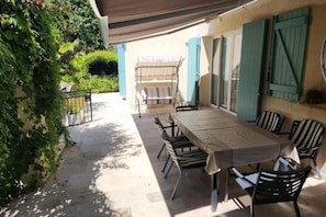 Outdoor dining - Peace of mind (Saint-Cézaire-sur-Siagne)