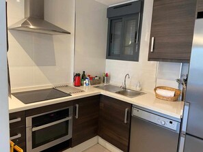 Private kitchen - Comfortable Apartment Close to Beach (Orihuela)