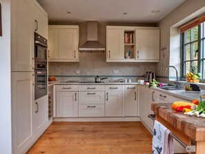 Mikrowelle, Ofen, Geschirrspüler