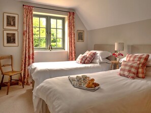 3 bedrooms, travel cot, free WiFi, bed sheets