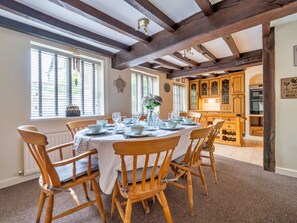 Dining - Stunning  villa for 8 guests with hot tub, WIFI, terrace and pets allowed (Bridgnorth)