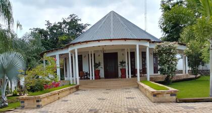 Hellen's Riverside Villas