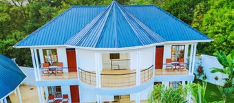 Hellen's Riverside Villas