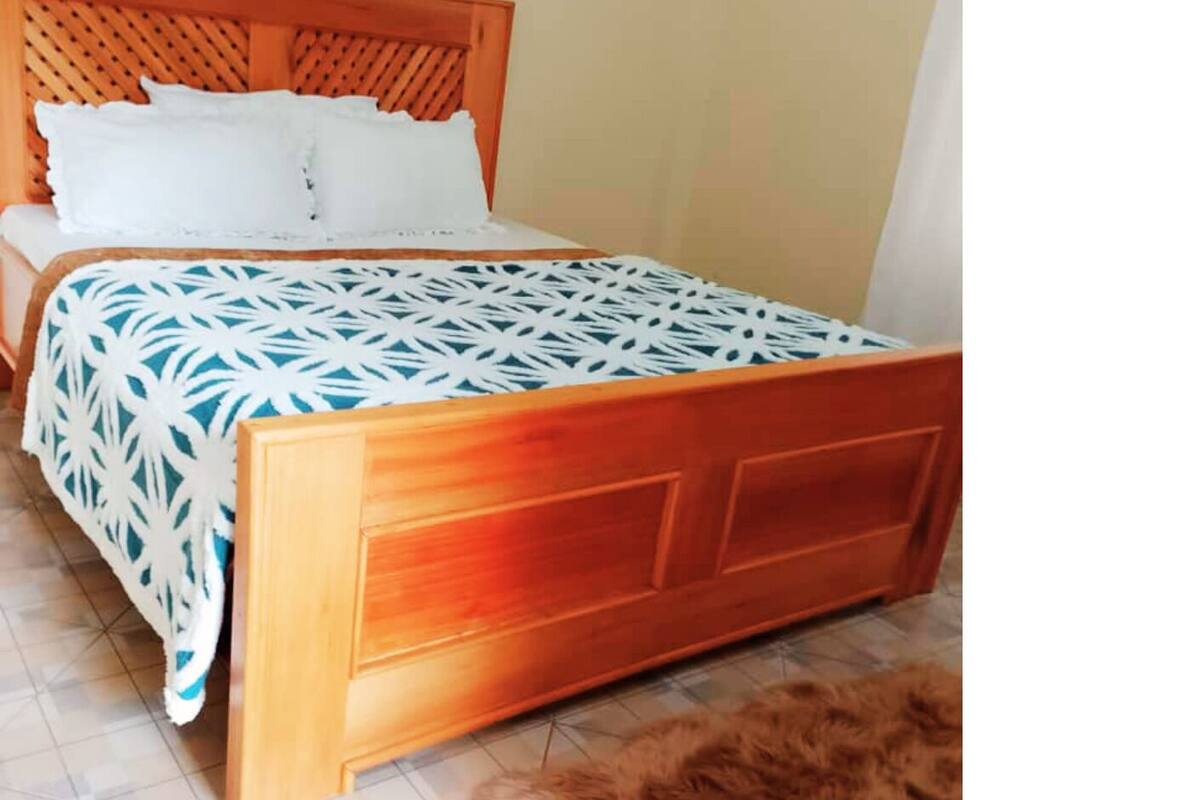 Deluxe Double Room, Garden View | Desk, iron/ironing board, free WiFi